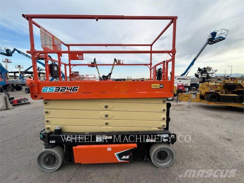 JLG ES3246 Ножични работни платформи