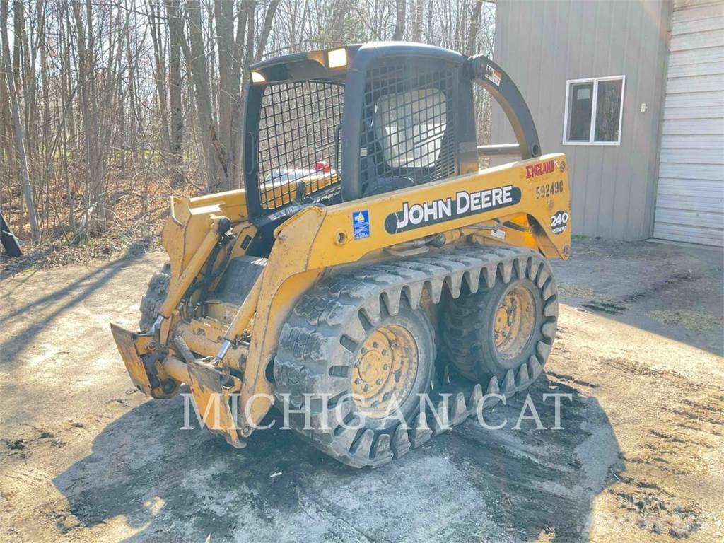 John Deere 240 Мини товарачи
