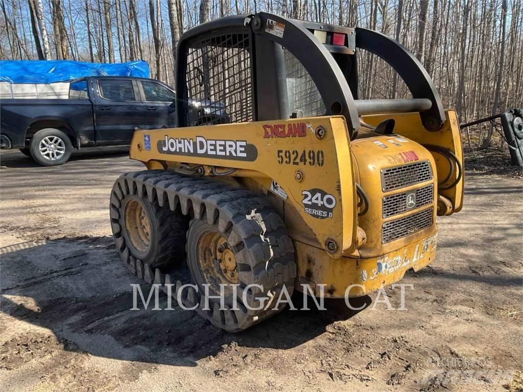 John Deere 240 Мини товарачи
