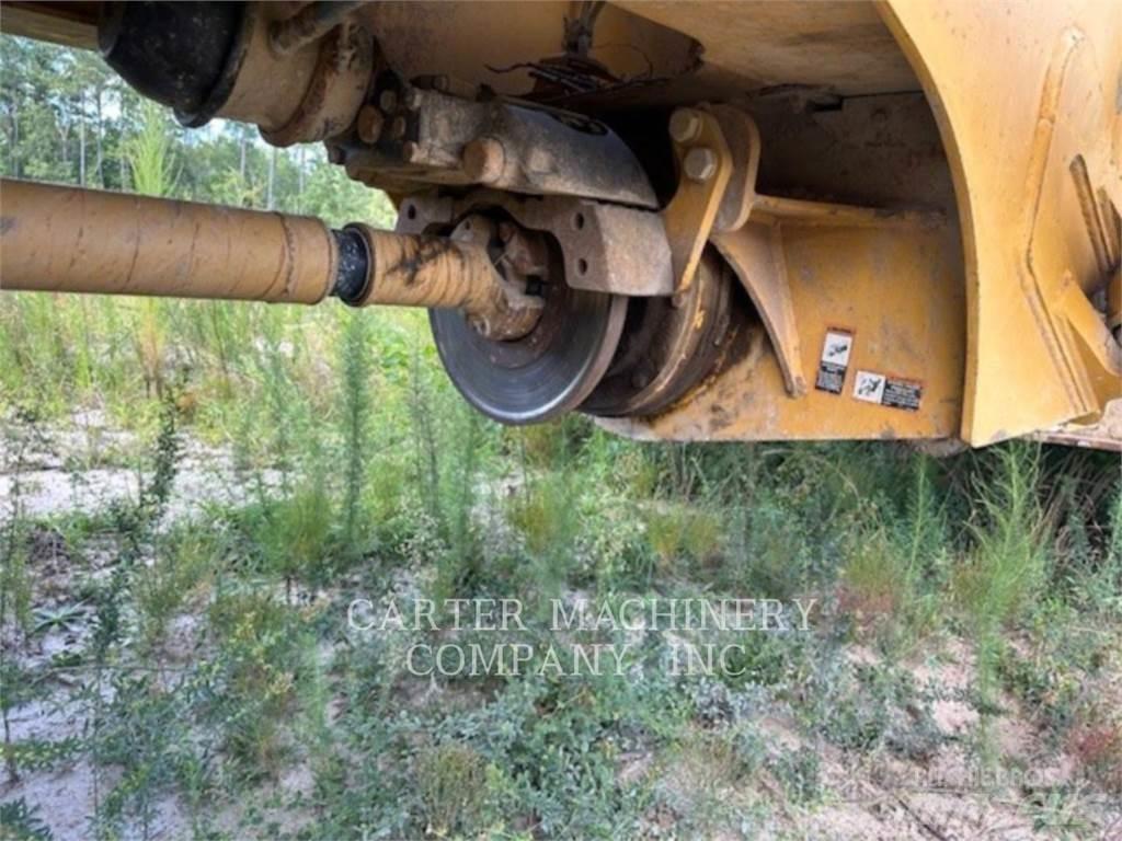 John Deere 300D Дъмпери/моторни превозни средства