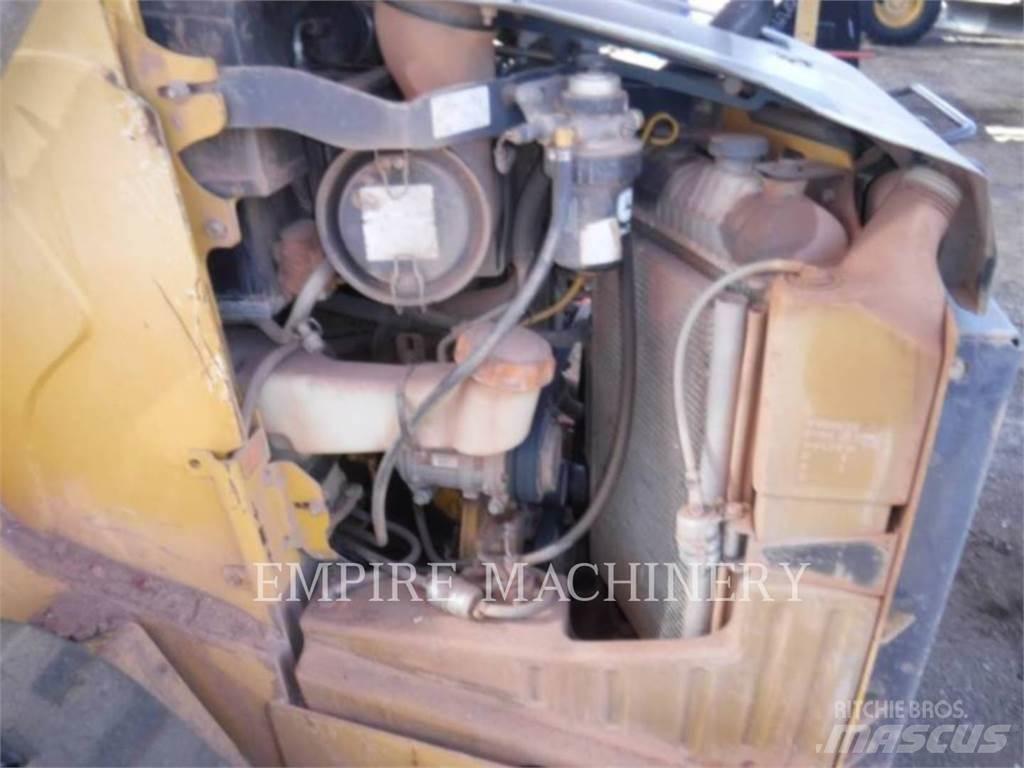 John Deere 323D Мини товарачи
