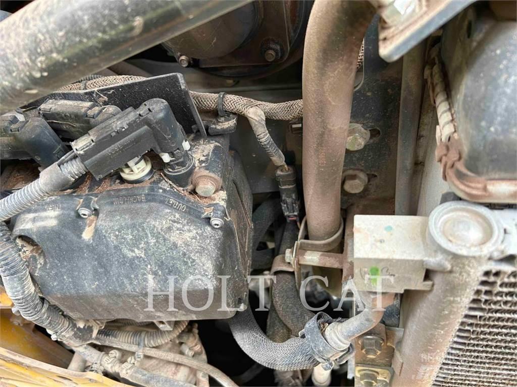 John Deere 333G Верижен товарач