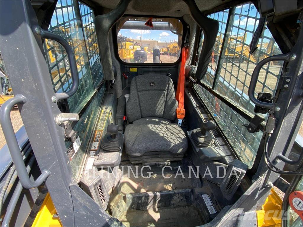 John Deere 333G Верижен товарач