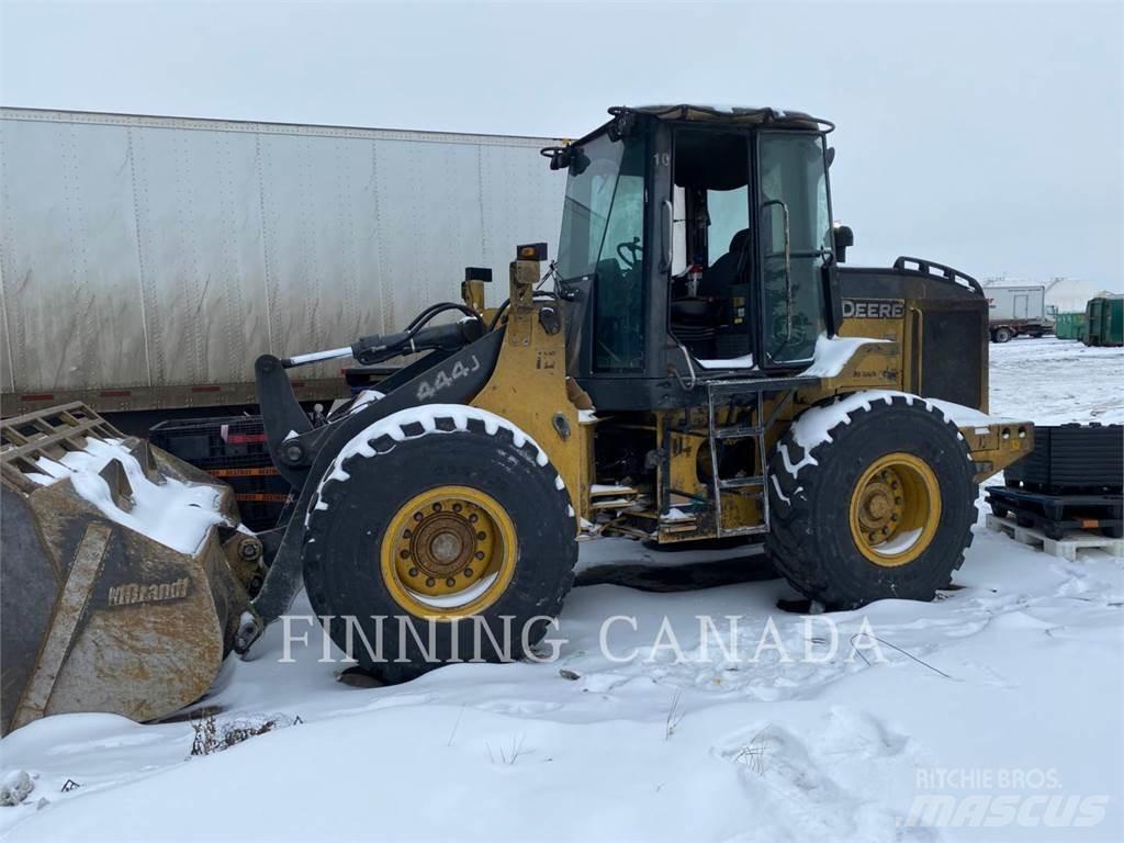 John Deere 444J Колесни товарачи