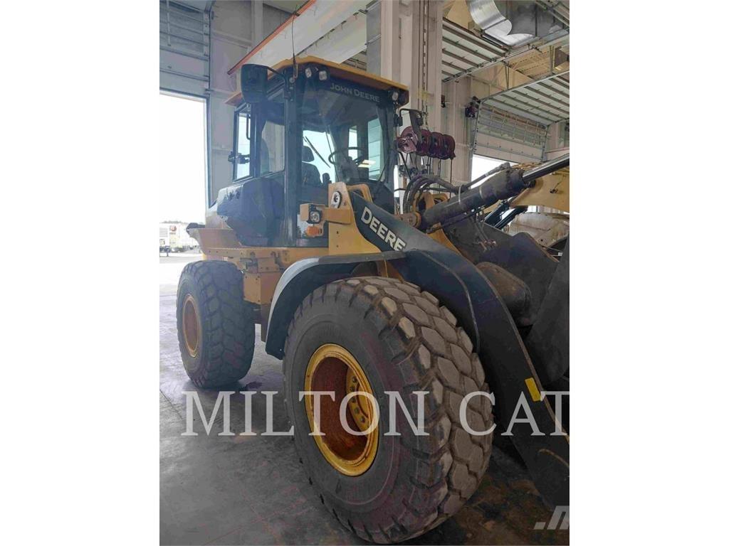 John Deere 524P Колесни товарачи