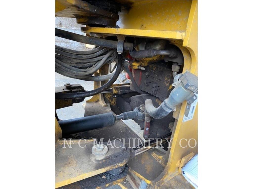 John Deere 544J Колесни товарачи