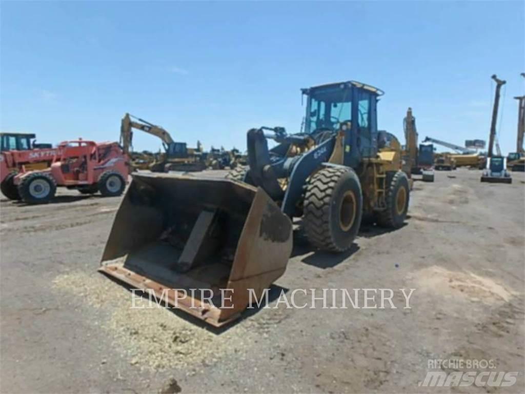John Deere 624K Колесни товарачи