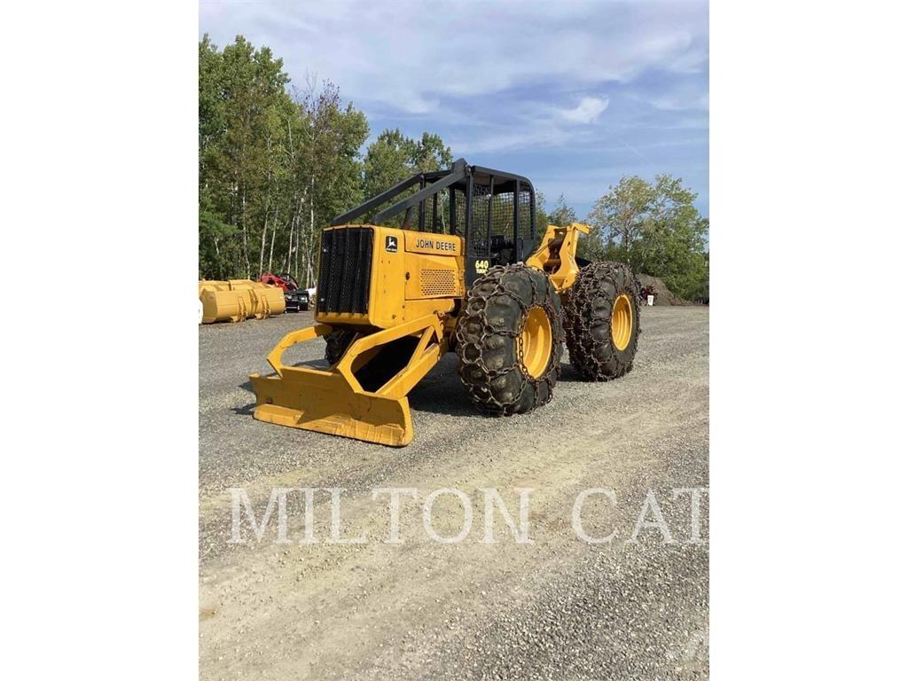 John Deere 640 Скидери
