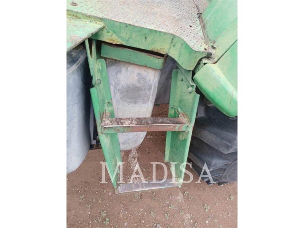 John Deere 6415 Трактори