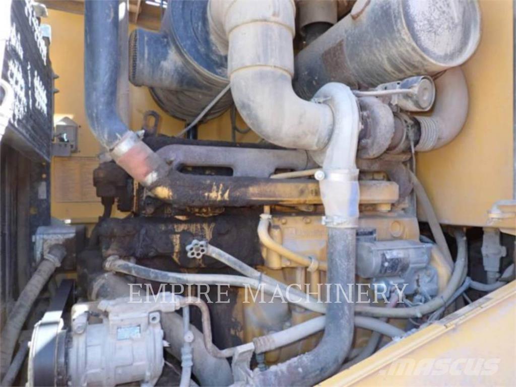 John Deere 644H Колесни товарачи