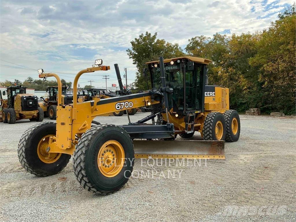 John Deere 670 Грейдери