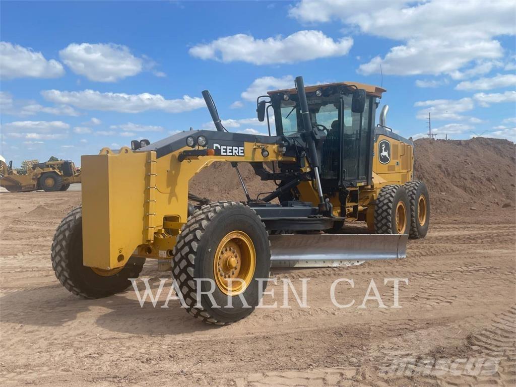 John Deere 670 Грейдери