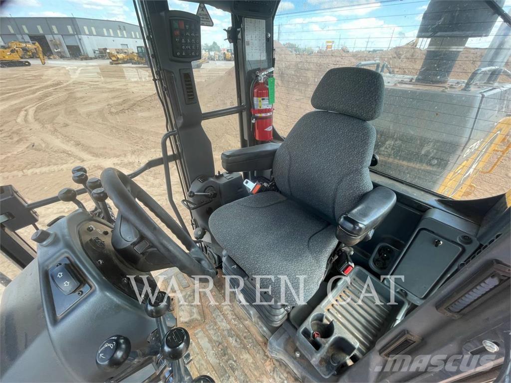 John Deere 670 Грейдери