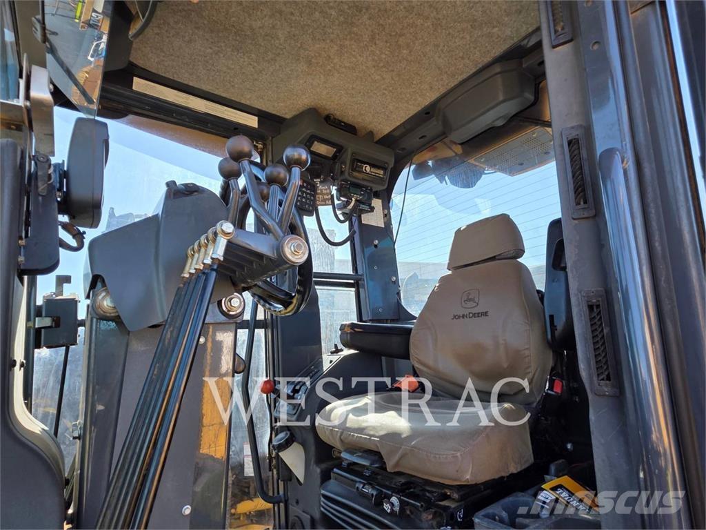 John Deere 670G Грейдери