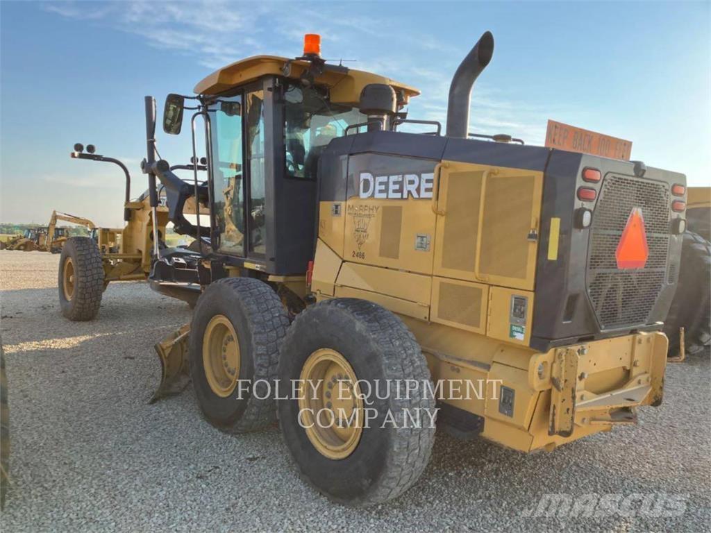 John Deere 670GP Грейдери