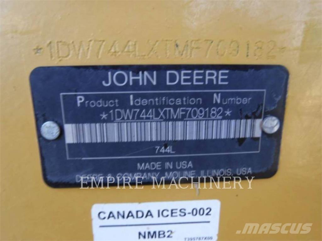 John Deere 744L Колесни товарачи