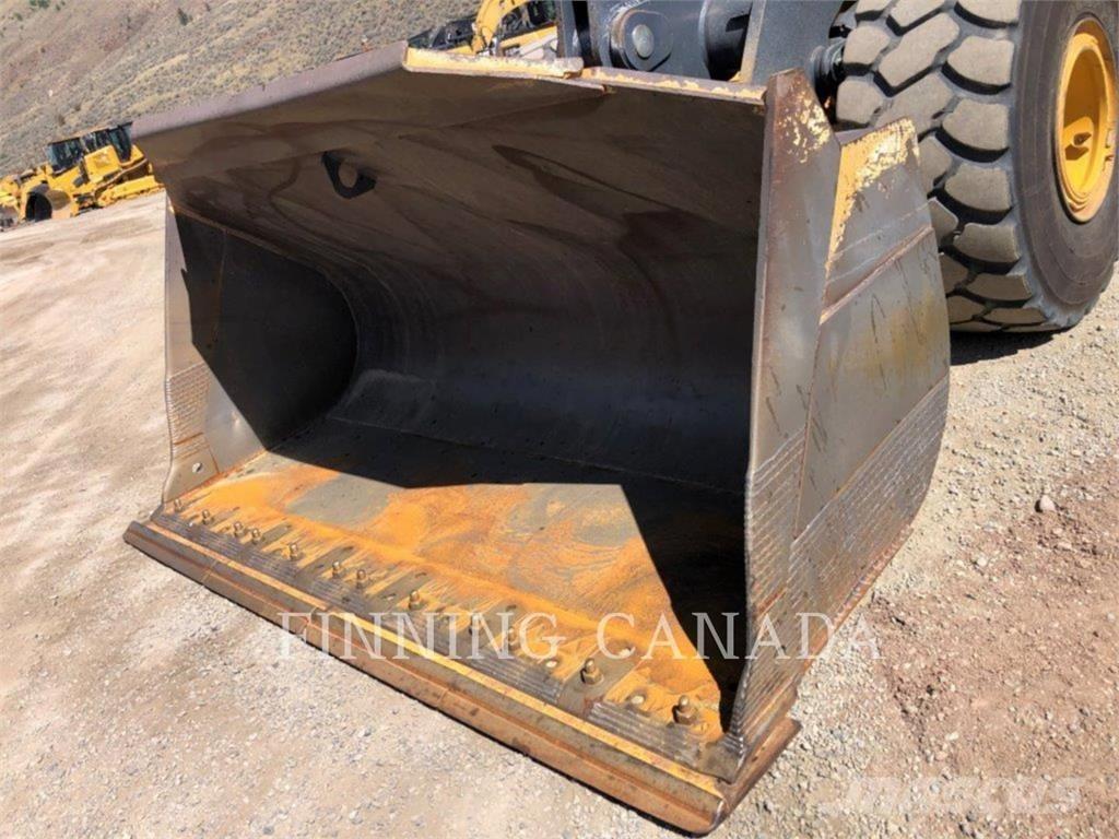 John Deere 824K Колесни товарачи