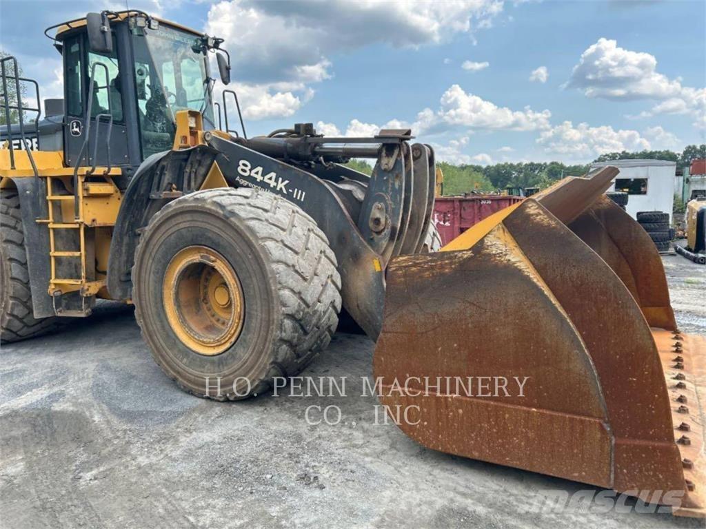 John Deere 844 Колесни товарачи