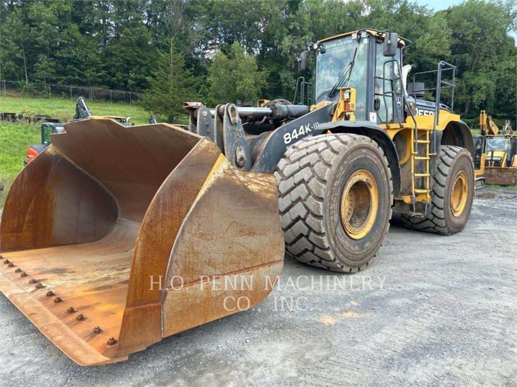 John Deere 844 Колесни товарачи