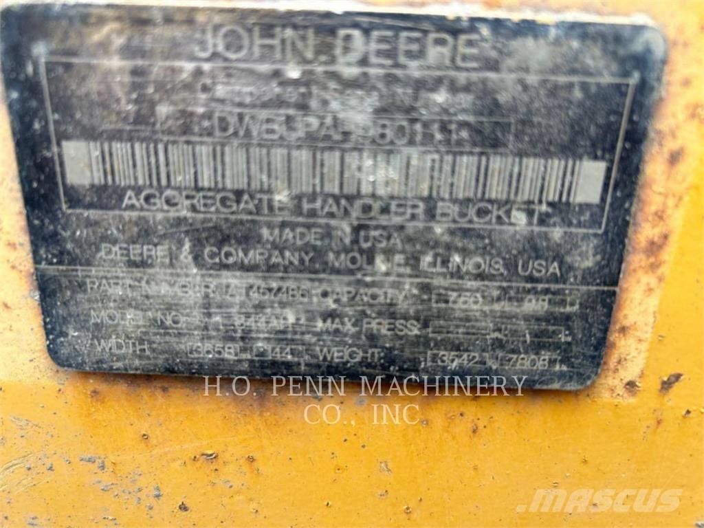 John Deere 844 Колесни товарачи