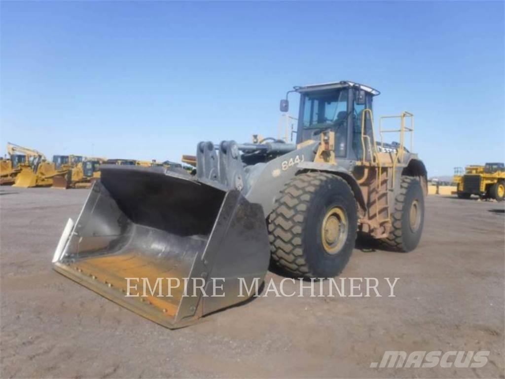 John Deere 844J Колесни товарачи