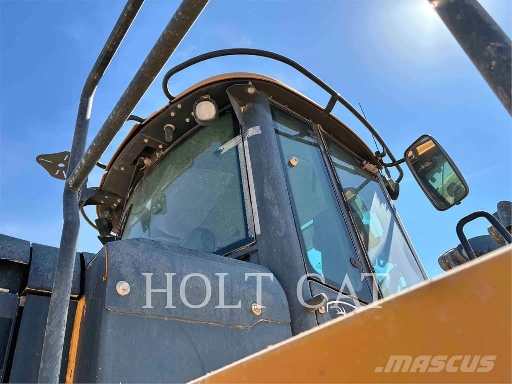 John Deere 844K III Колесни товарачи