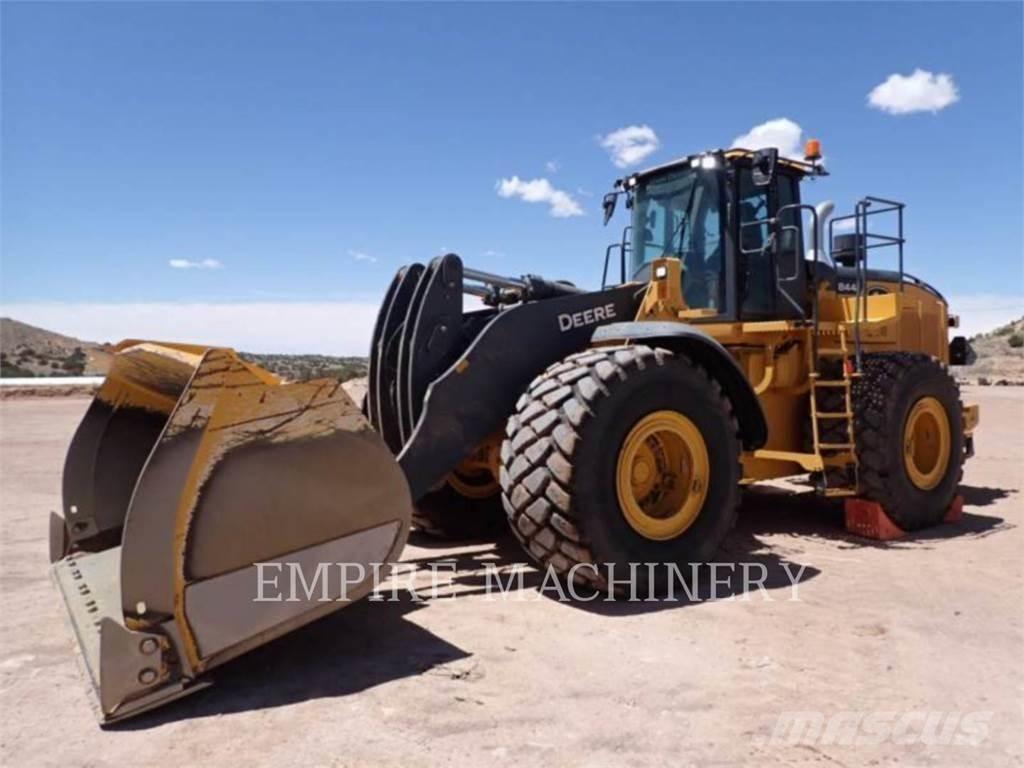 John Deere 844P Колесни товарачи