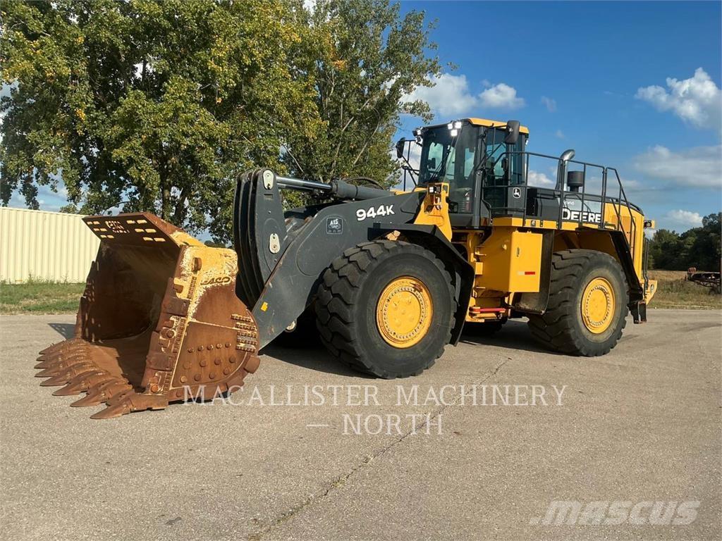 John Deere 944K Колесни товарачи