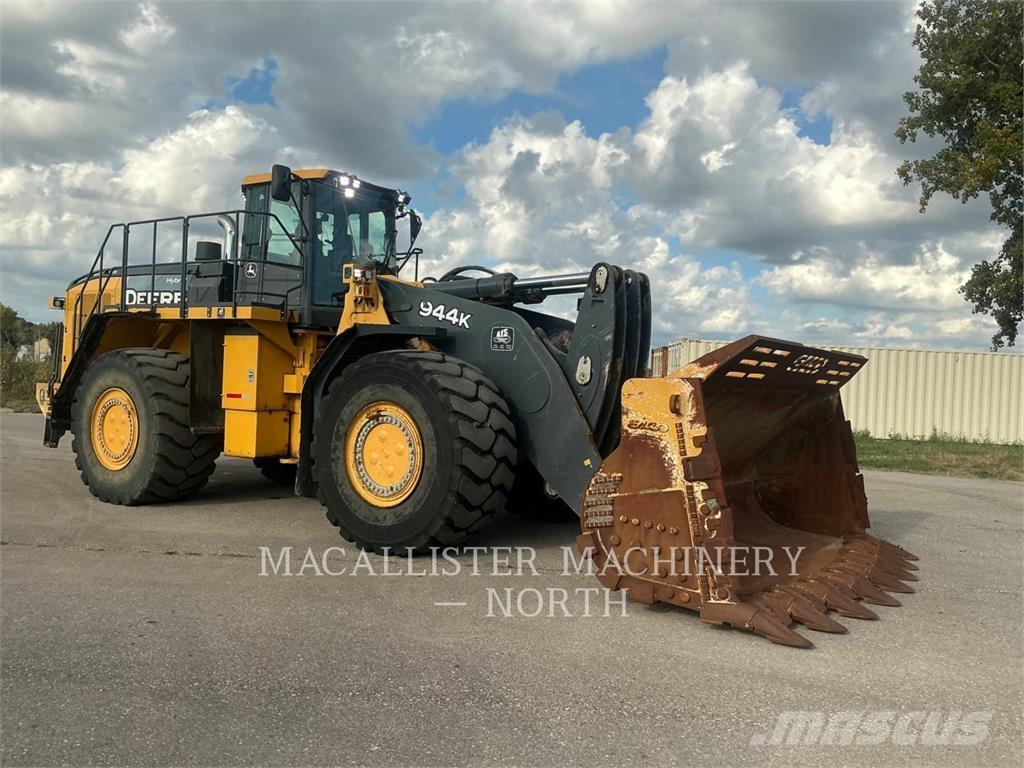 John Deere 944K Колесни товарачи