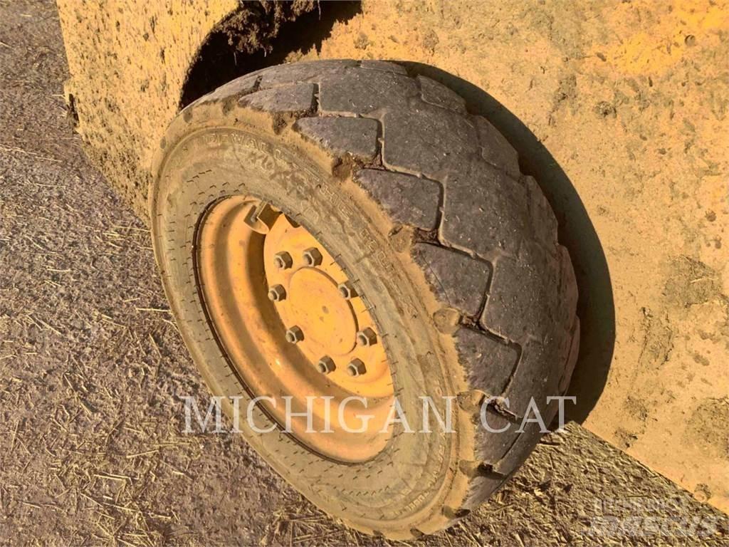 John Deere & CO. 318G Мини товарачи
