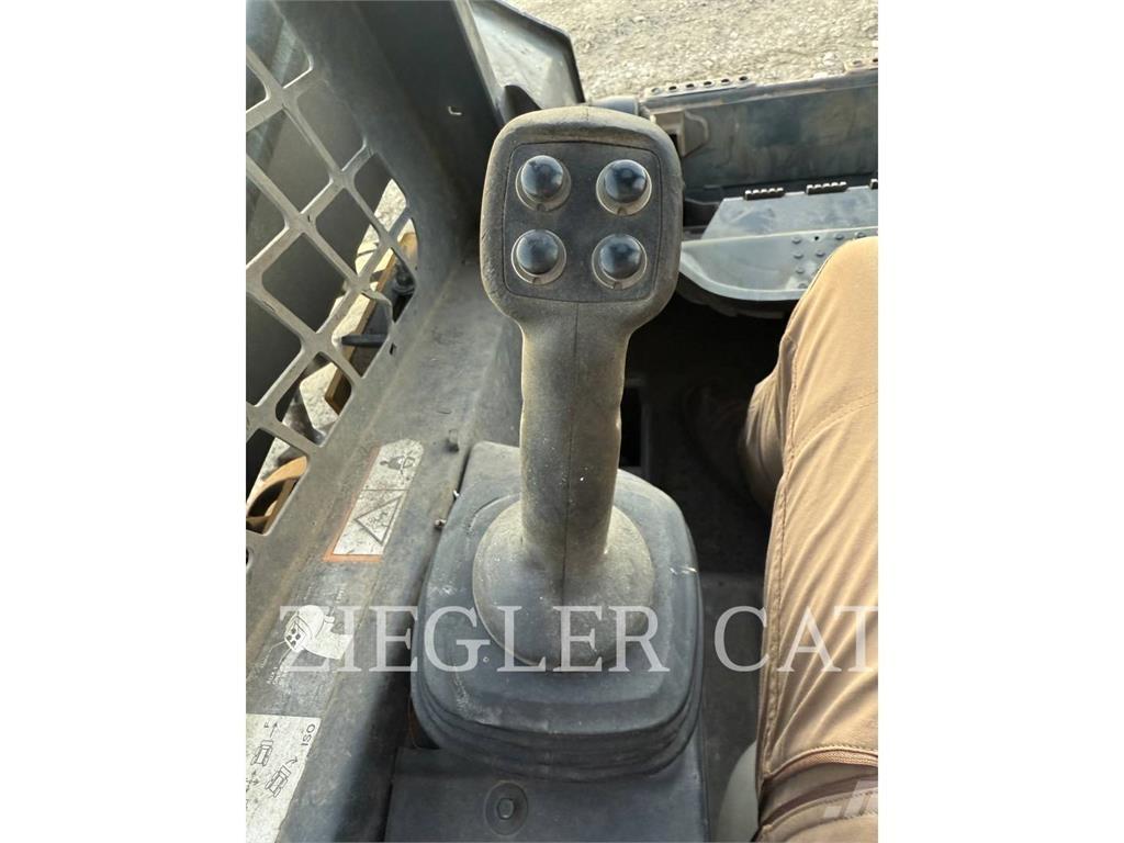 John Deere & CO. 320 D Мини товарачи
