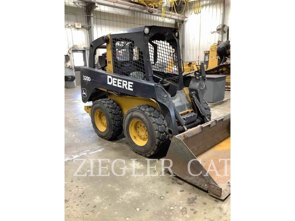 John Deere & CO. 320 D Мини товарачи
