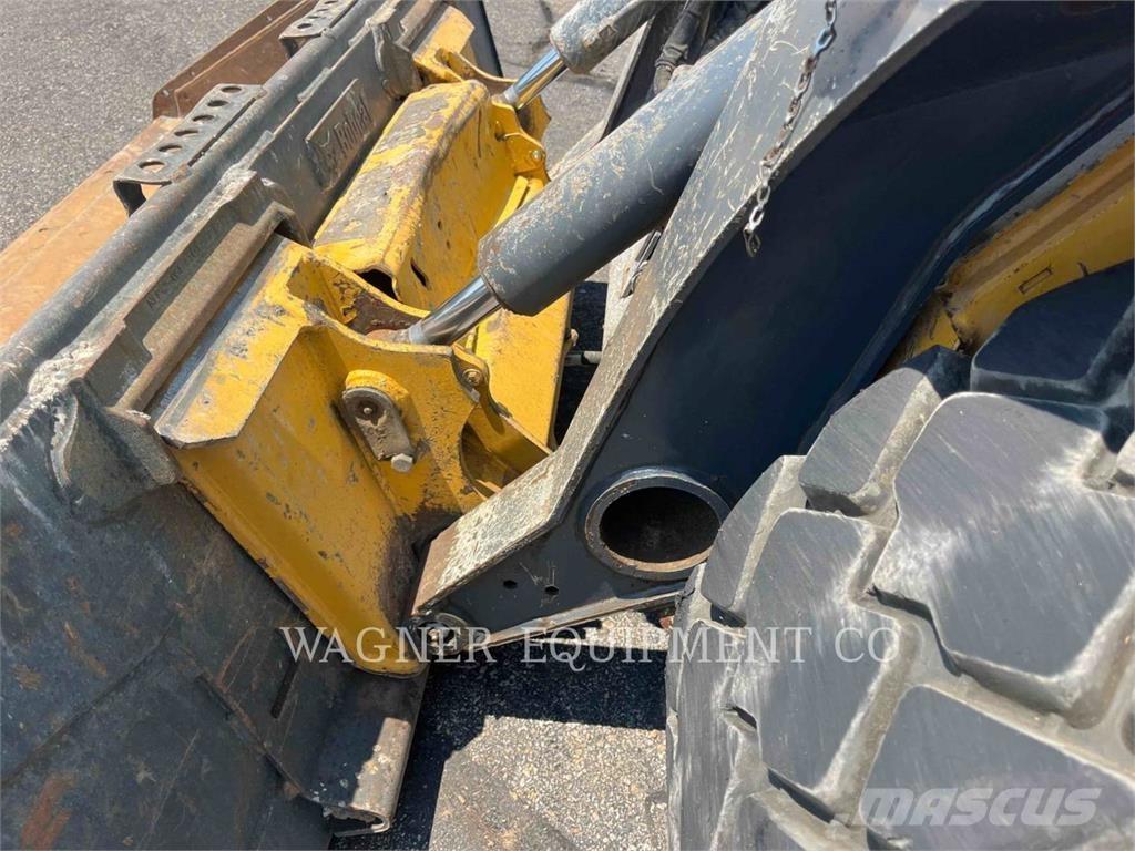 John Deere & CO. 324G Мини товарачи
