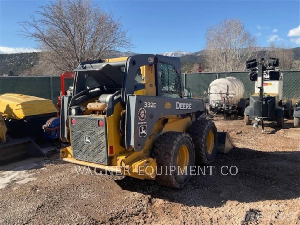John Deere & CO. 332E Мини товарачи
