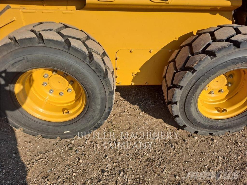 John Deere & CO. 332G Мини товарачи
