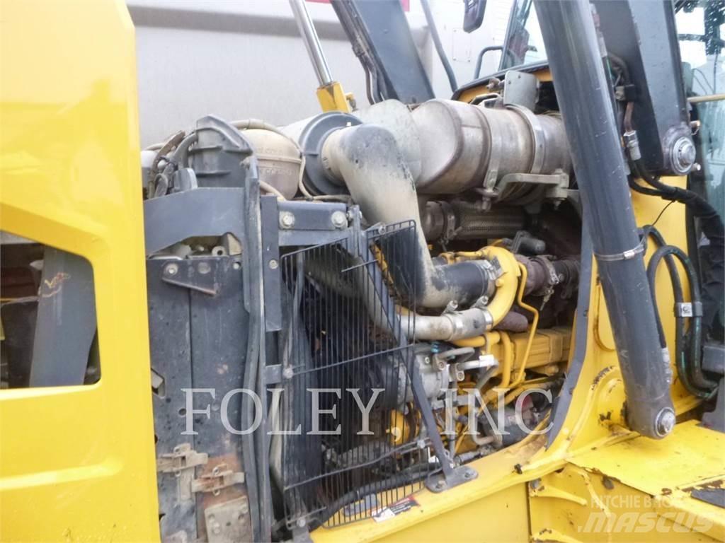 John Deere & CO. 410 Товарач със заден ексватор