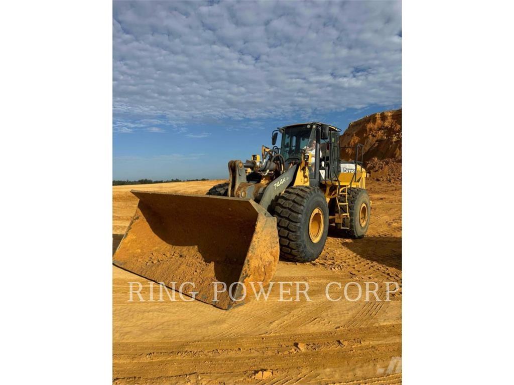 John Deere & CO. 744K Колесни товарачи