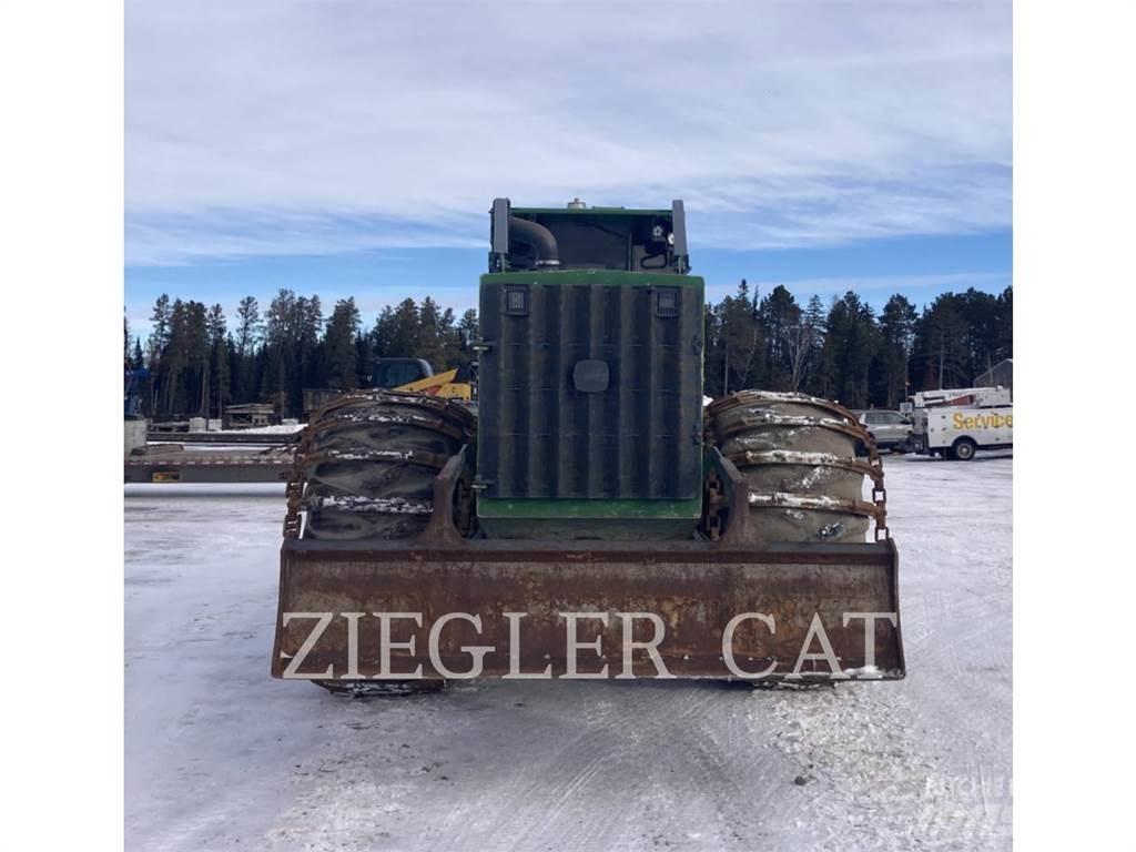 John Deere & CO. 748L Горски трактори