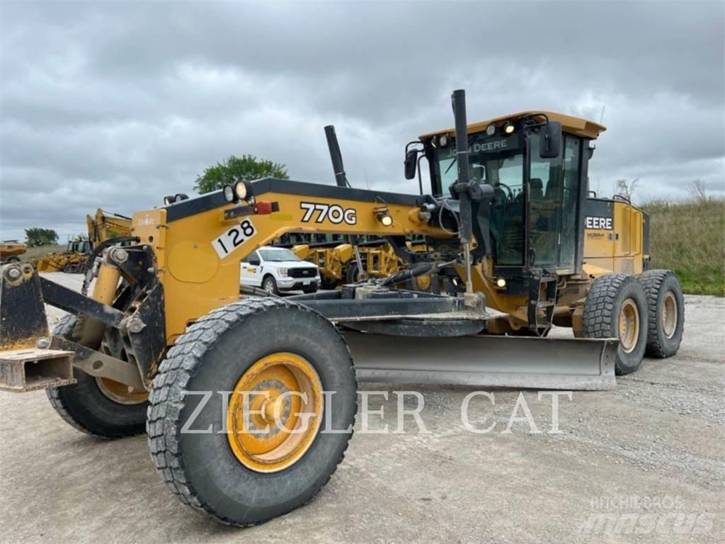 John Deere & CO. 770 G Грейдери
