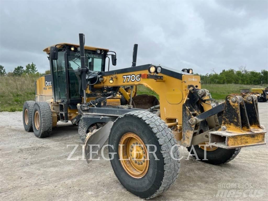 John Deere & CO. 770 G Грейдери