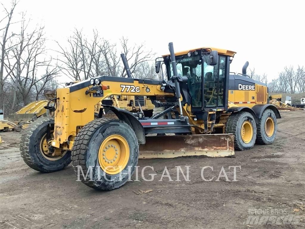 John Deere & CO. 772G Грейдери