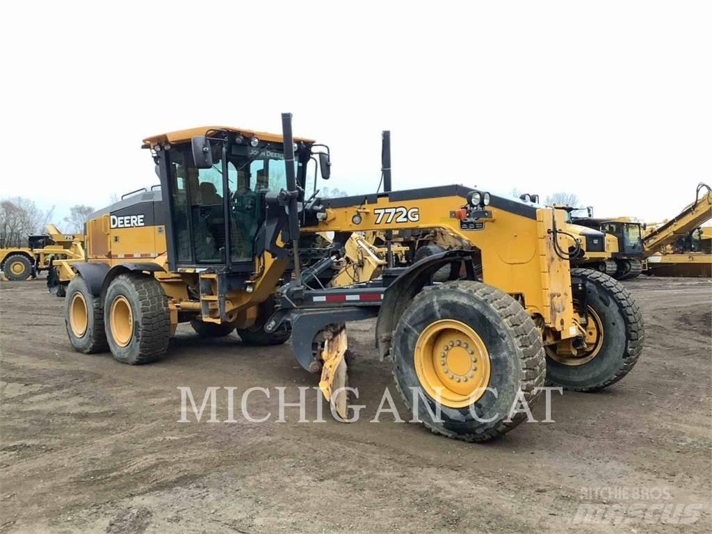 John Deere & CO. 772G Грейдери