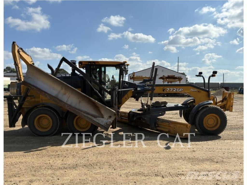 John Deere & CO. 772GP Грейдери