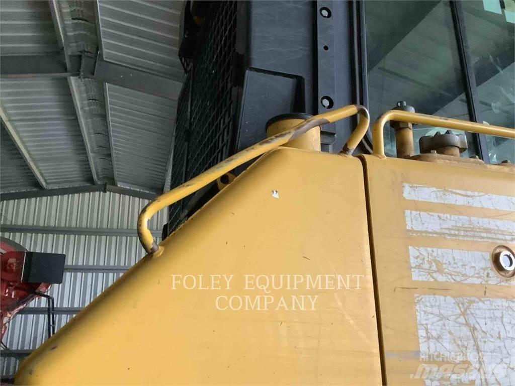 Komatsu D65EX17 Верижни булдозери
