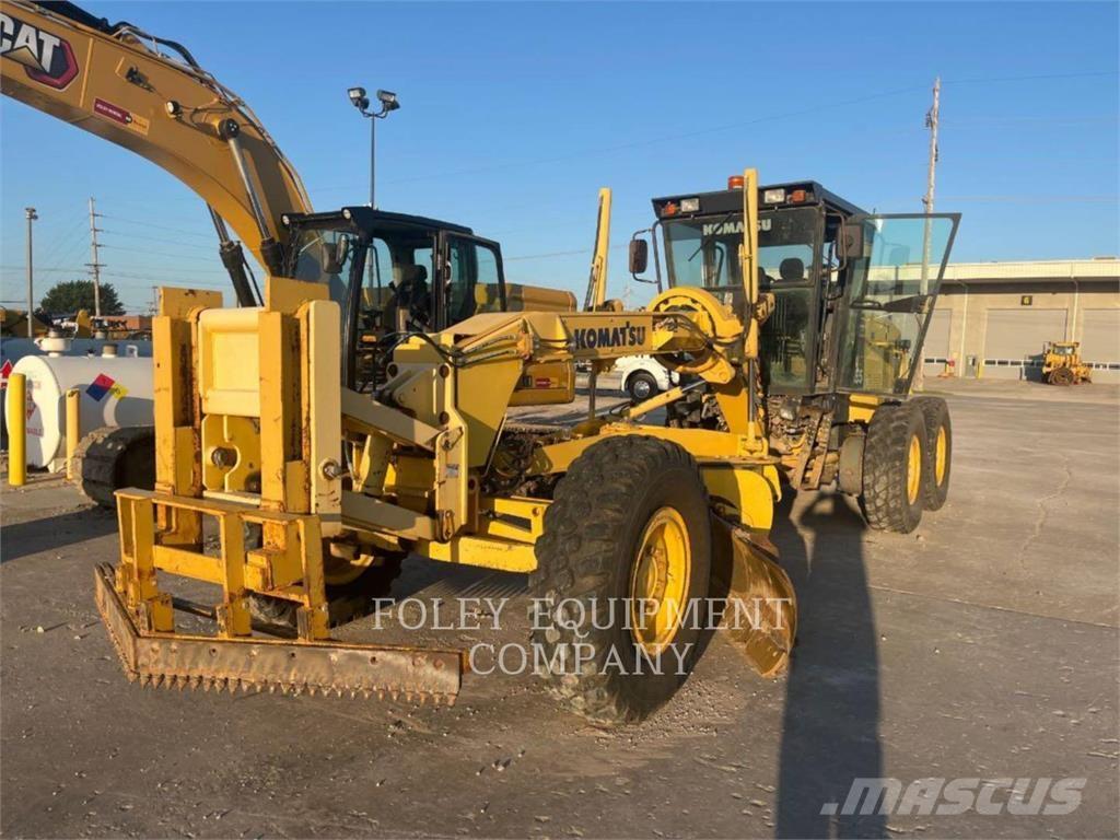 Komatsu GD655-3 Грейдери