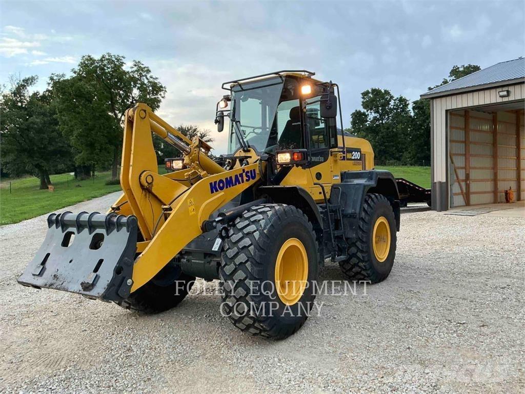 Komatsu WA200-8 Колесни товарачи
