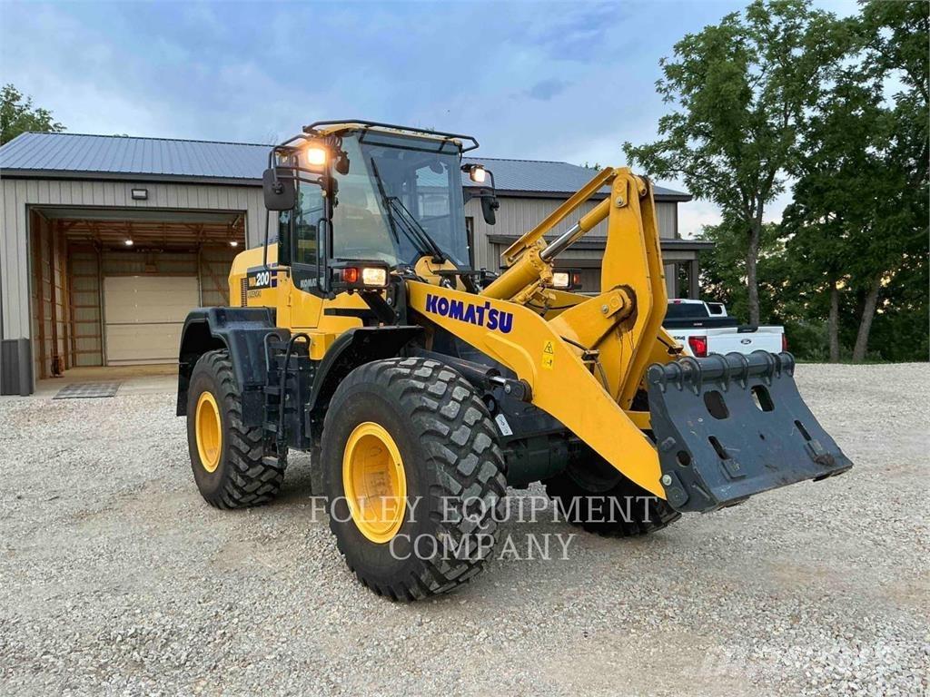 Komatsu WA200-8 Колесни товарачи