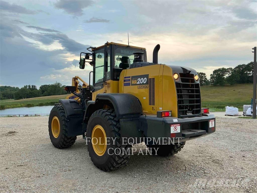 Komatsu WA200-8 Колесни товарачи