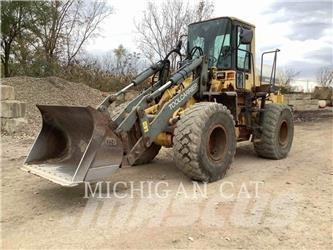 Komatsu WA250-3 Колесни товарачи