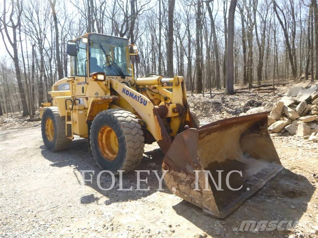 Komatsu WA250-5 Колесни товарачи